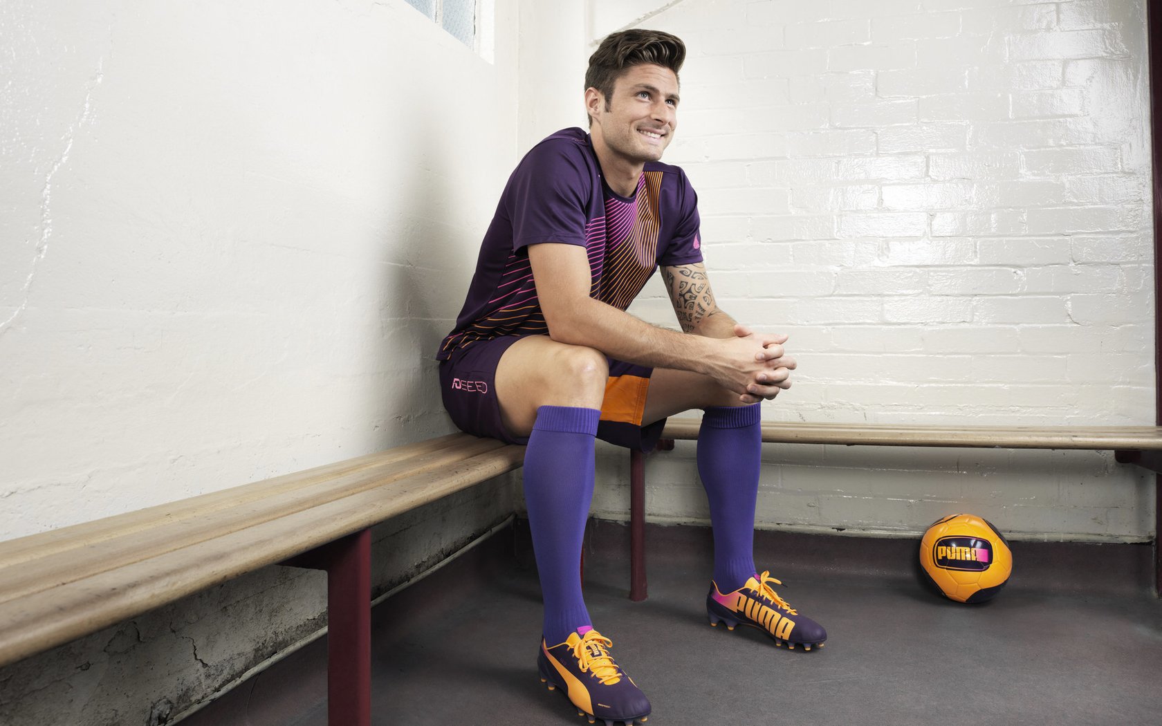 开云体育移动版-哥伦比亚女足在巴黎奥运会比赛中以2-0战胜西班牙，哥伦比亚男足首发