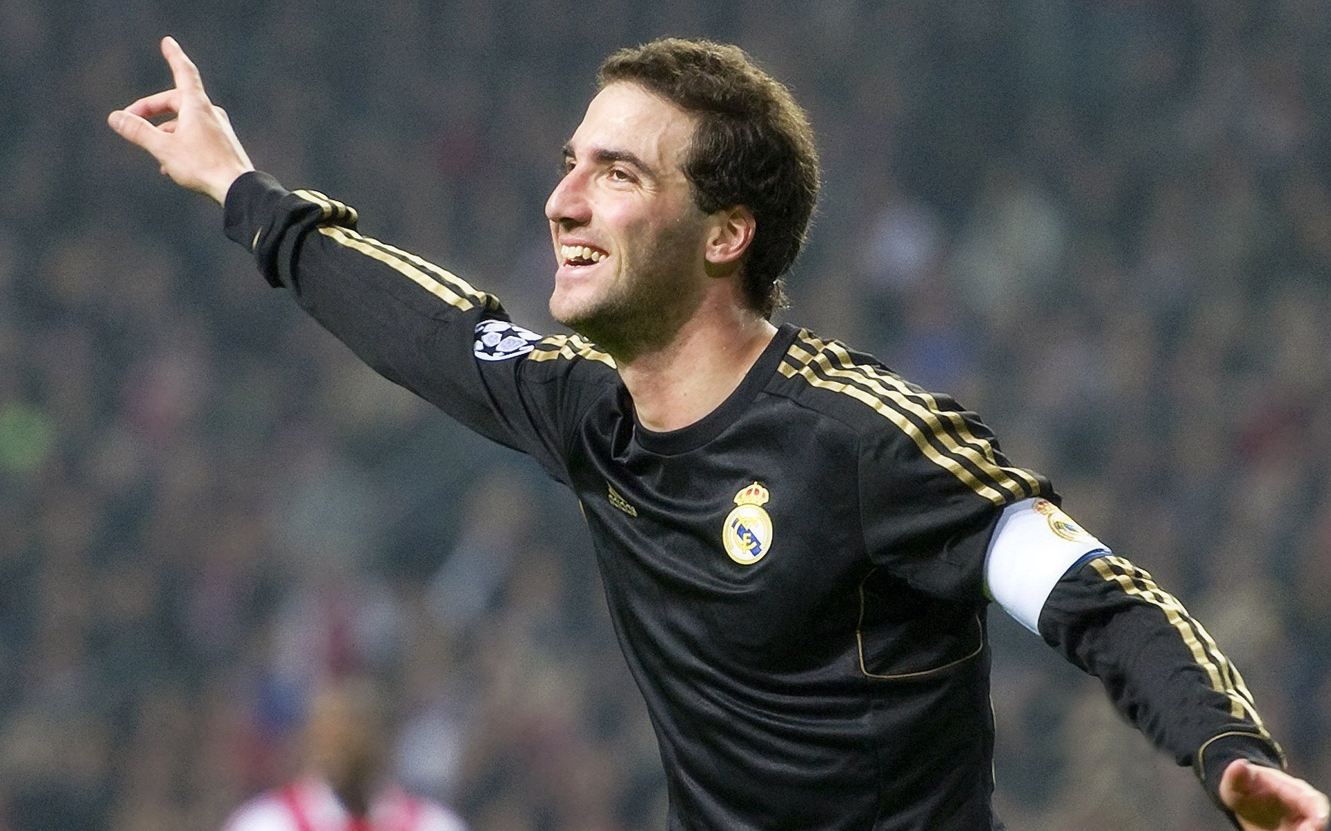 欧冠高光时刻集锦：那些令人久久难忘的瞬间，最精彩的欧冠比赛